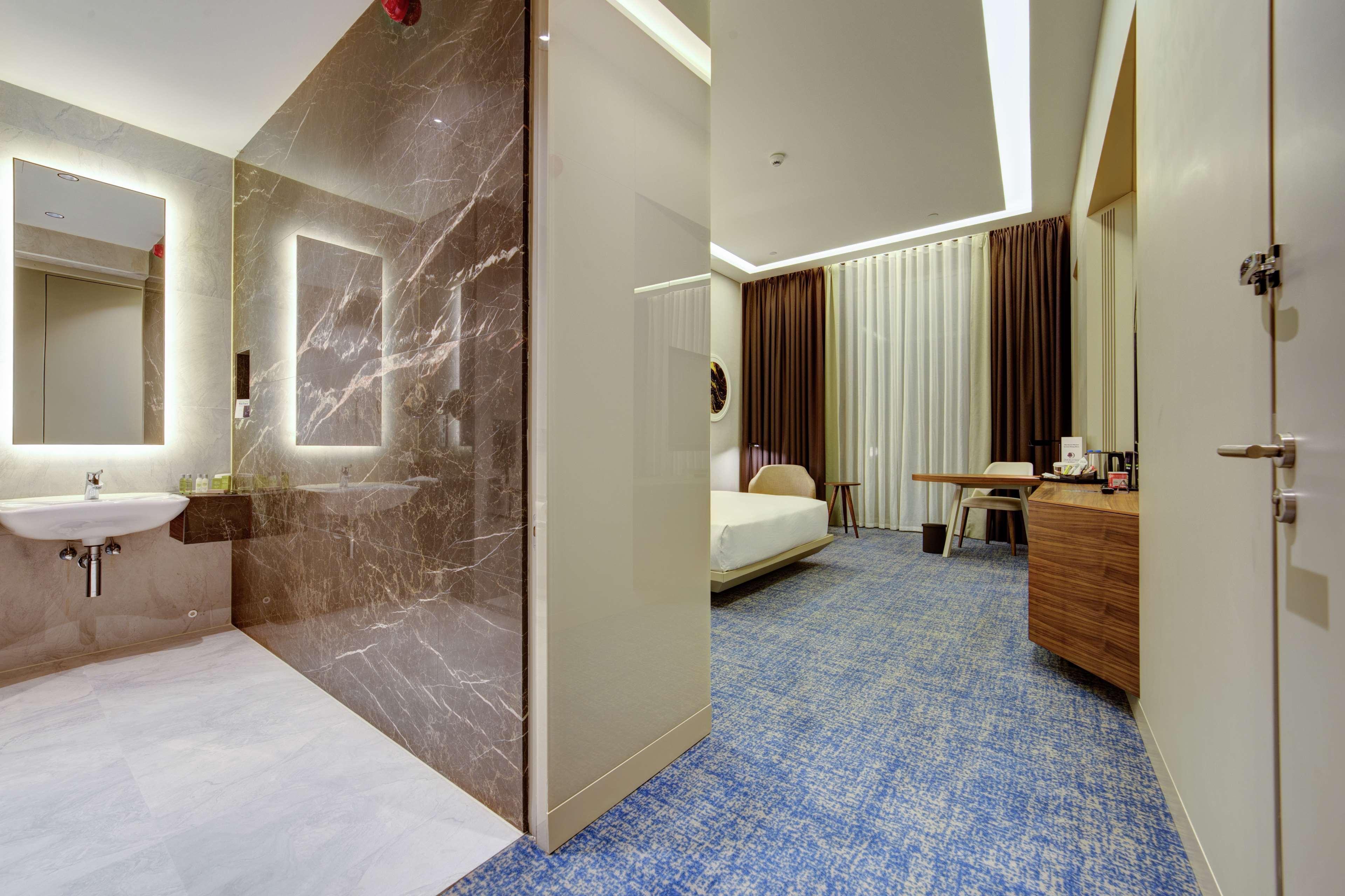 Doubletree By Hilton Adana Hotel Bagian luar foto