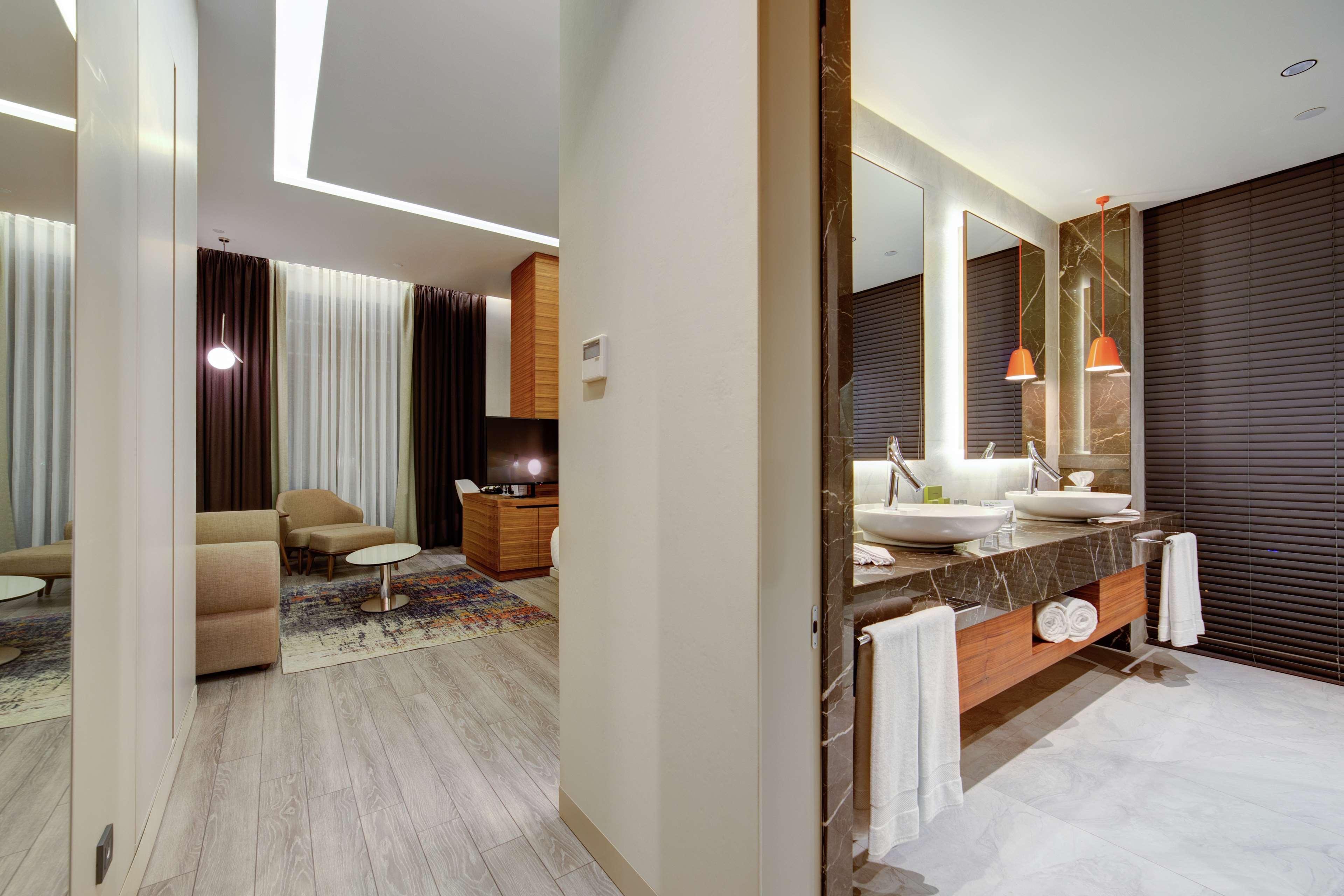 Doubletree By Hilton Adana Hotel Bagian luar foto