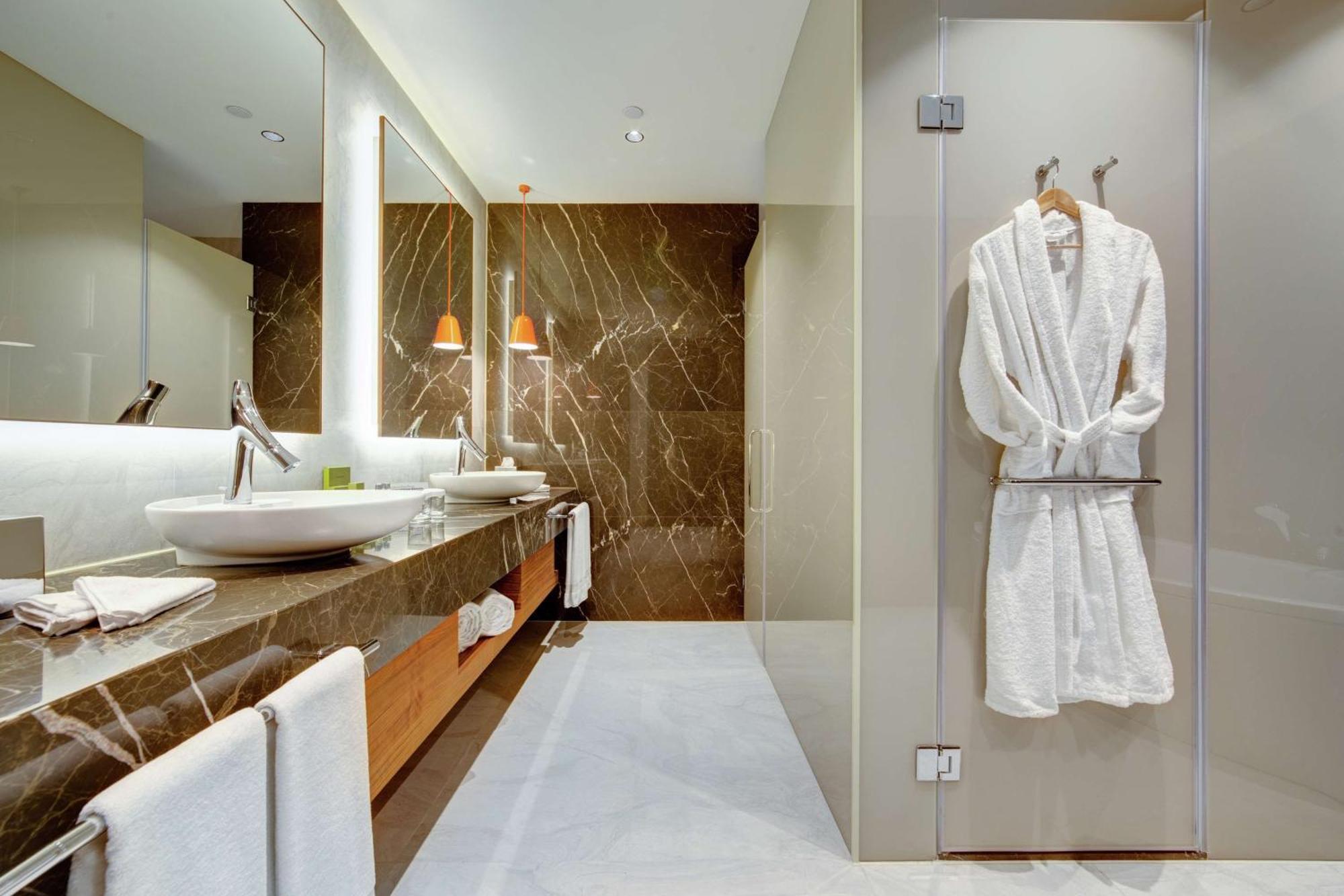 Doubletree By Hilton Adana Hotel Bagian luar foto